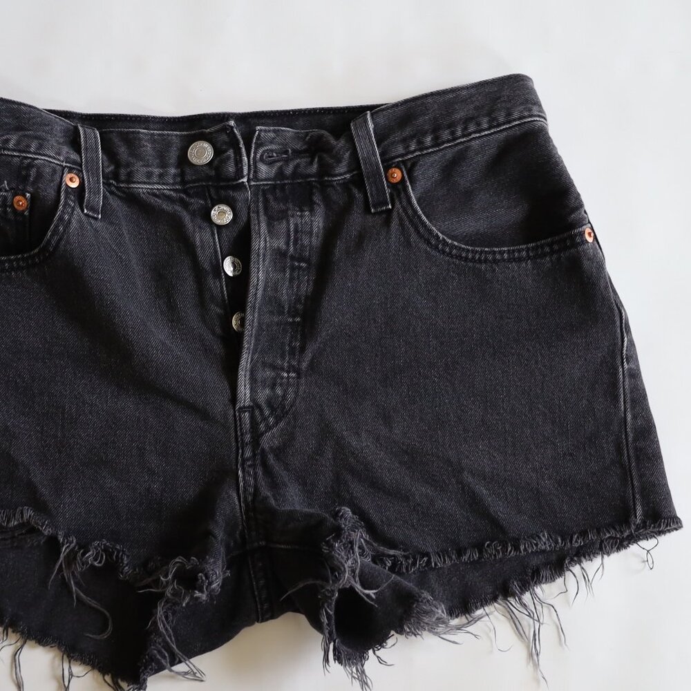 Levi's Women's Premium 501 Original Shorts Cutoff Black Jeans Denim Size 29 - Picture 6 of 9